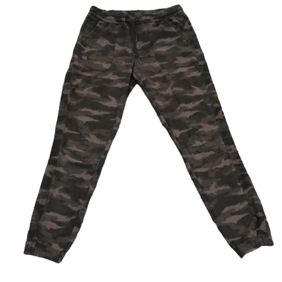 Athleta Forallon Jogger Size Medium Olive Green Camo Camouflage - Picture 1 of 10